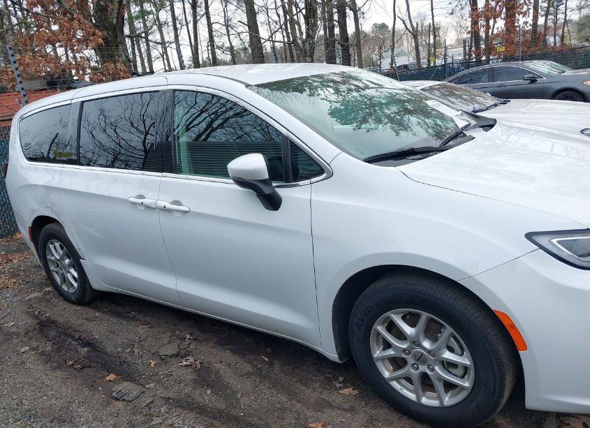 Photo 13 of 2023 Chrysler Pacifica TOURING L (VIN 2C4RC1BG3PR594033)