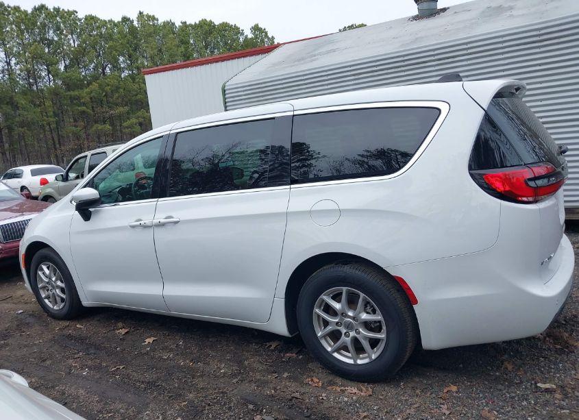 Photo 14 of 2023 Chrysler Pacifica TOURING L (VIN 2C4RC1BG3PR594033)