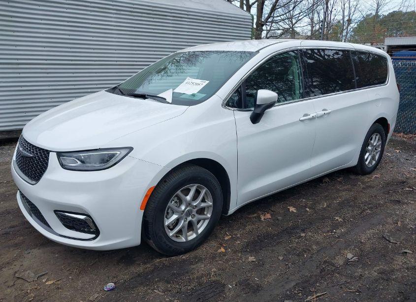 Photo 2 of 2023 Chrysler Pacifica TOURING L (VIN 2C4RC1BG3PR594033)