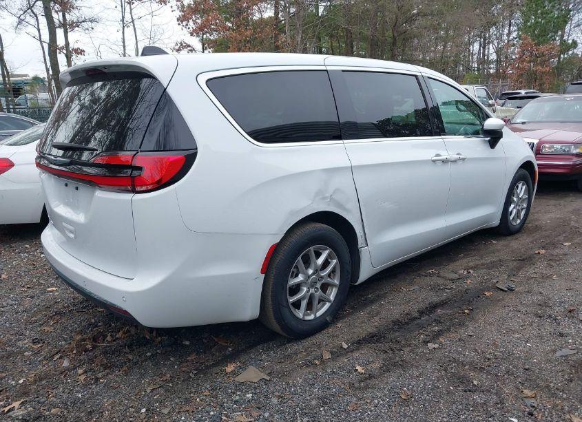 Photo 4 of 2023 Chrysler Pacifica TOURING L (VIN 2C4RC1BG3PR594033)