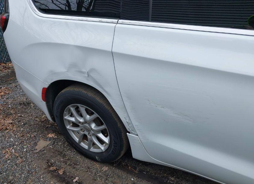 Photo 6 of 2023 Chrysler Pacifica TOURING L (VIN 2C4RC1BG3PR594033)