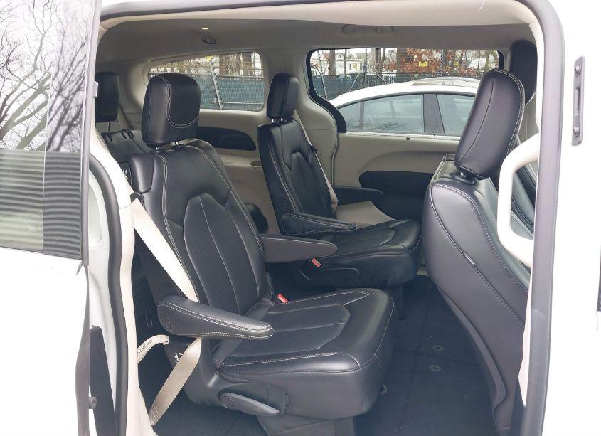 Photo 8 of 2023 Chrysler Pacifica TOURING L (VIN 2C4RC1BG3PR594033)