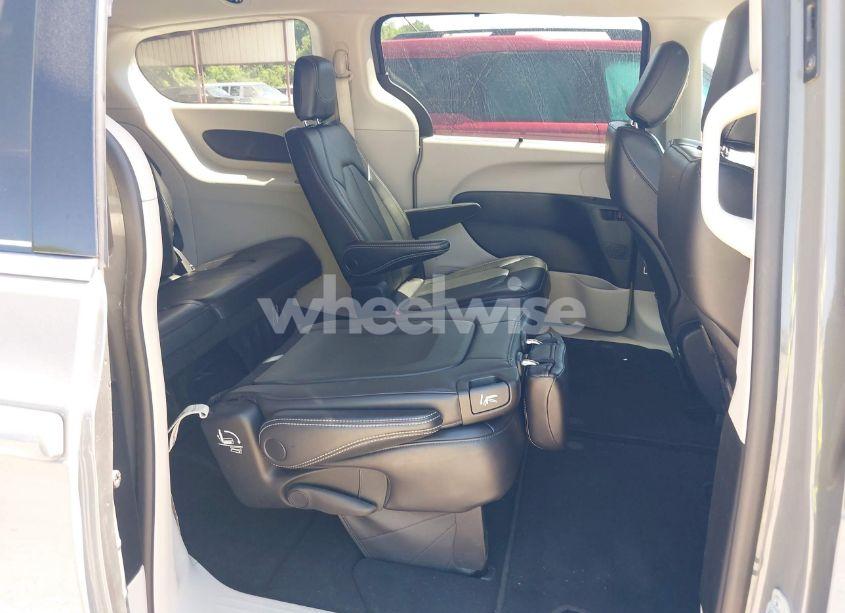 Photo 8 of 2023 Chrysler Pacifica TOURING L (VIN 2C4RC1BG3PR597465)