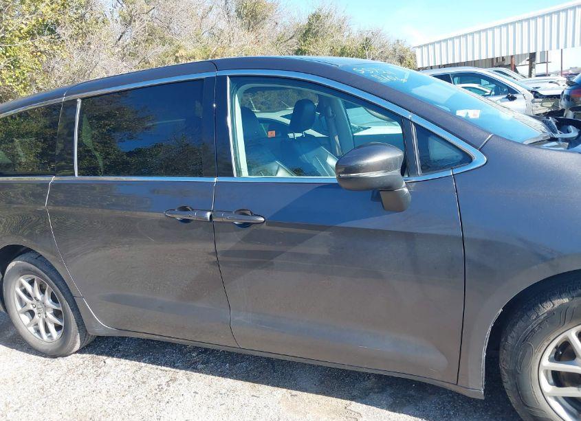 Photo 13 of 2023 Chrysler Pacifica TOURING L (VIN 2C4RC1BG3PR602194)