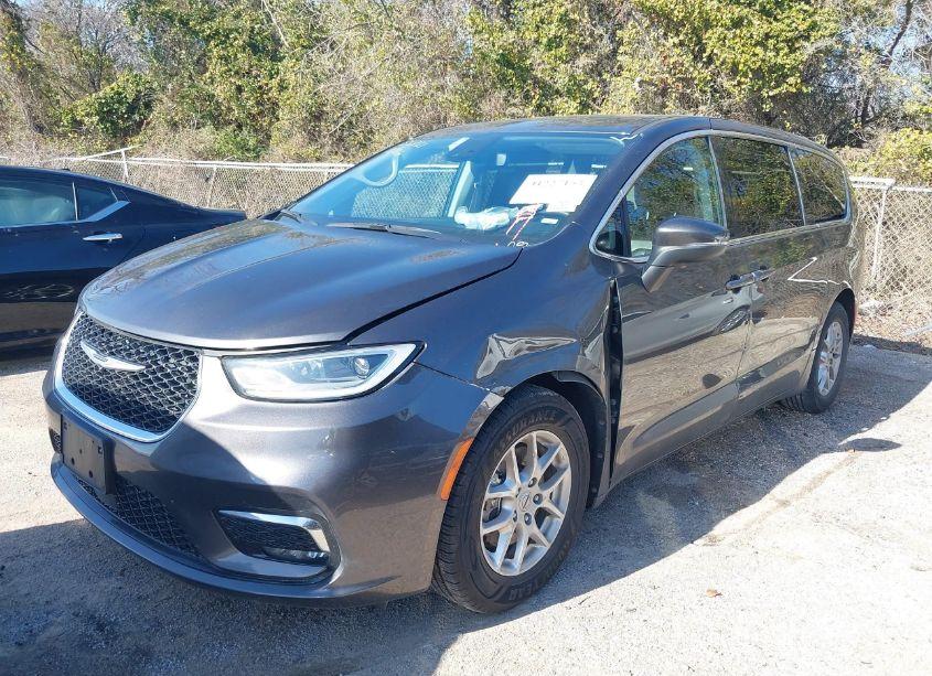 Photo 2 of 2023 Chrysler Pacifica TOURING L (VIN 2C4RC1BG3PR602194)