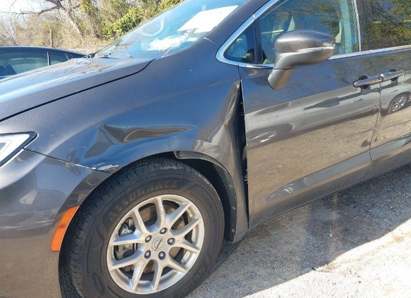 Photo 6 of 2023 Chrysler Pacifica TOURING L (VIN 2C4RC1BG3PR602194)