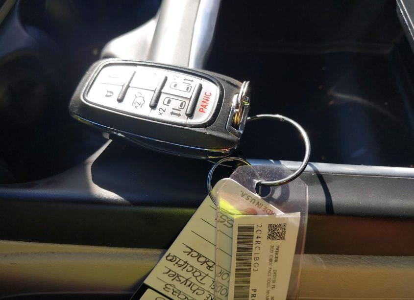 Photo 11 of 2023 Chrysler Pacifica TOURING L (VIN 2C4RC1BG3PR627953)