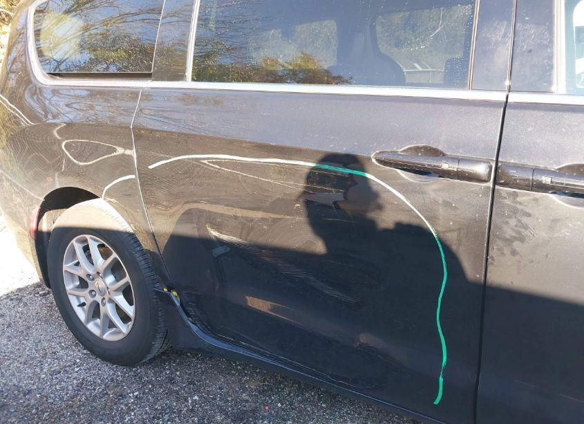 Photo 6 of 2023 Chrysler Pacifica TOURING L (VIN 2C4RC1BG3PR627953)