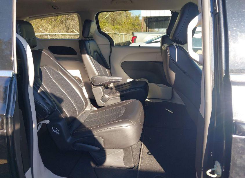 Photo 8 of 2023 Chrysler Pacifica TOURING L (VIN 2C4RC1BG3PR627953)