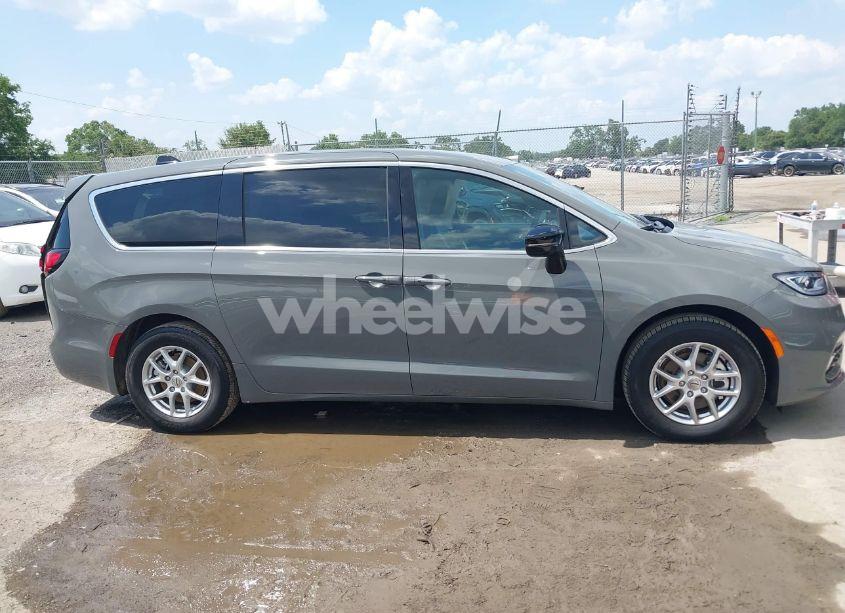 Photo 13 of 2025 Chrysler Pacifica SELECT (VIN 2C4RC1BG3SR504503)