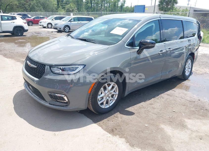 Photo 2 of 2025 Chrysler Pacifica SELECT (VIN 2C4RC1BG3SR504503)