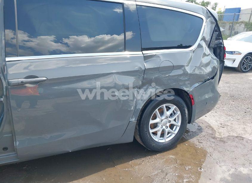 Photo 6 of 2025 Chrysler Pacifica SELECT (VIN 2C4RC1BG3SR504503)