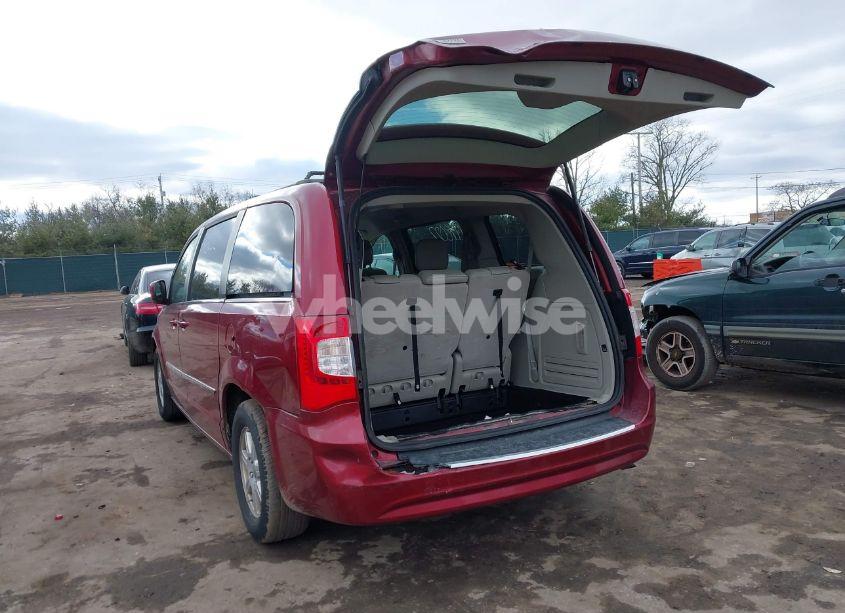 Photo 3 of 2013 Chrysler Town & COUNTRY TOURING (VIN 2C4RC1BG4DR526125)