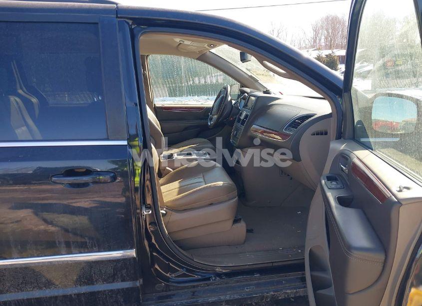 Photo 5 of 2013 Chrysler Town & COUNTRY TOURING (VIN 2C4RC1BG4DR573185)