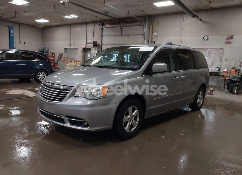 Photo 2 of 2013 Chrysler Town & COUNTRY TOURING (VIN 2C4RC1BG4DR578032)