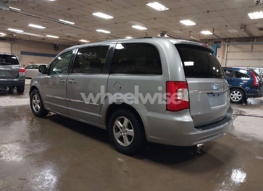 Photo 3 of 2013 Chrysler Town & COUNTRY TOURING (VIN 2C4RC1BG4DR578032)