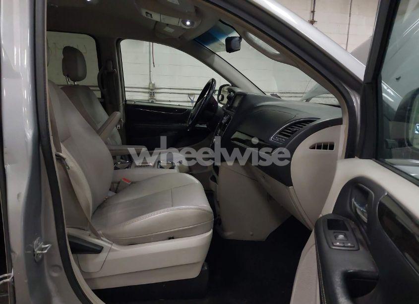 Photo 5 of 2013 Chrysler Town & COUNTRY TOURING (VIN 2C4RC1BG4DR578032)