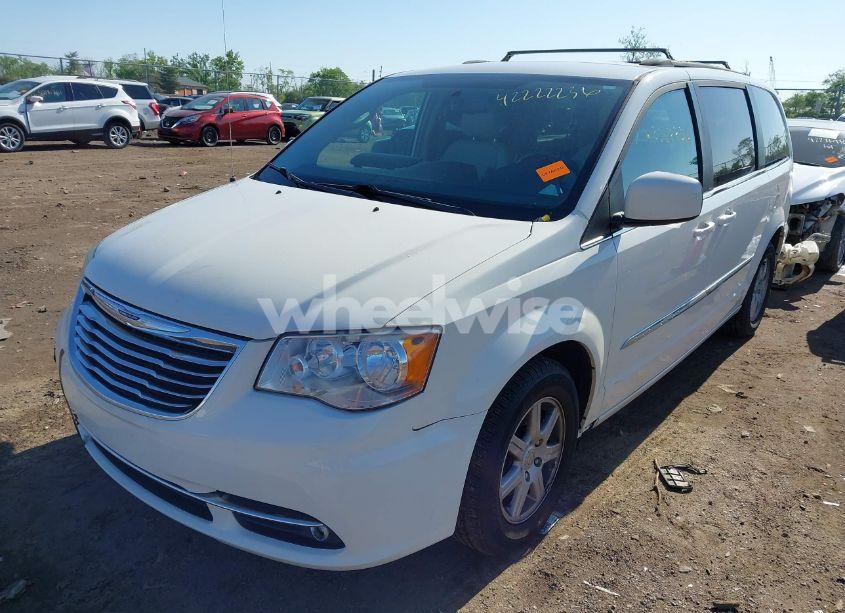 Photo 2 of 2013 Chrysler Town & COUNTRY TOURING (VIN 2C4RC1BG4DR583845)