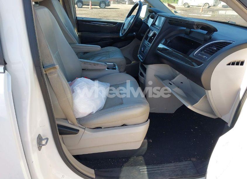 Photo 5 of 2013 Chrysler Town & COUNTRY TOURING (VIN 2C4RC1BG4DR583845)