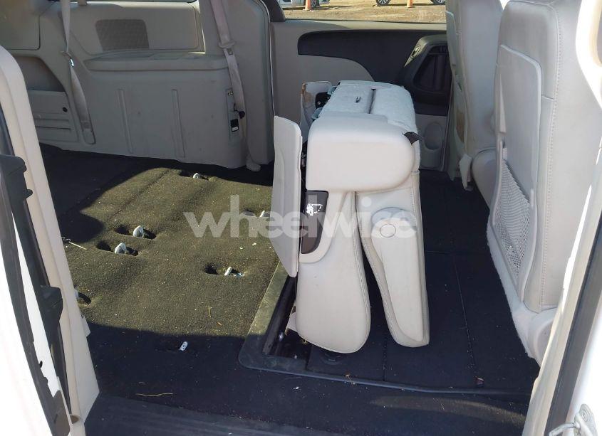 Photo 8 of 2013 Chrysler Town & COUNTRY TOURING (VIN 2C4RC1BG4DR583845)