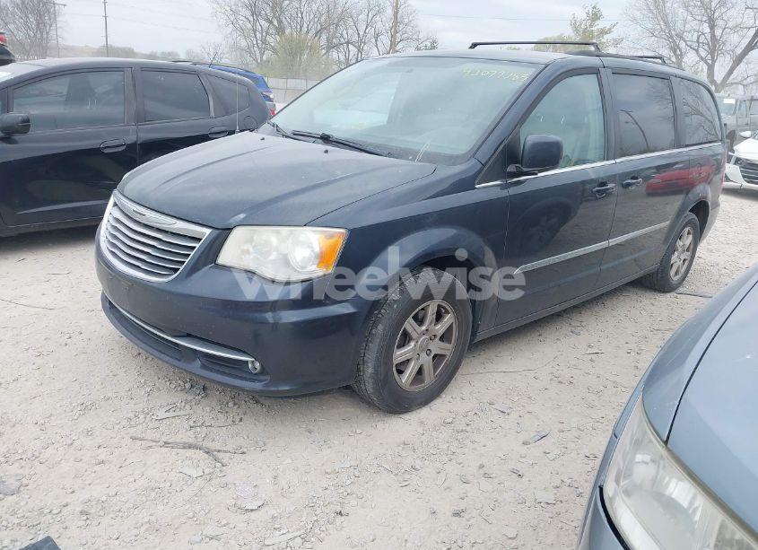 Photo 2 of 2013 Chrysler Town & COUNTRY TOURING (VIN 2C4RC1BG4DR595154)
