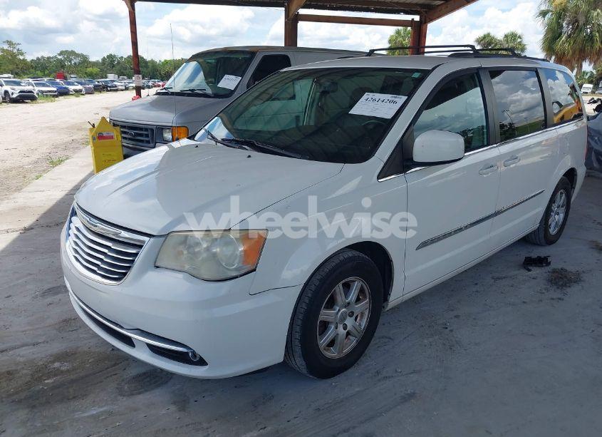 Photo 2 of 2013 Chrysler Town & COUNTRY TOURING (VIN 2C4RC1BG4DR629853)