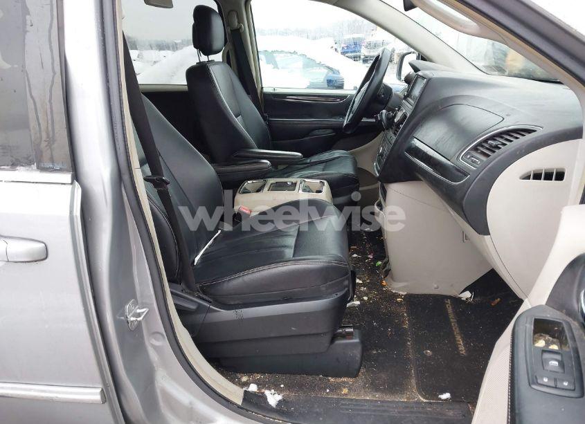 Photo 5 of 2014 Chrysler Town & COUNTRY TOURING (VIN 2C4RC1BG4ER168512)