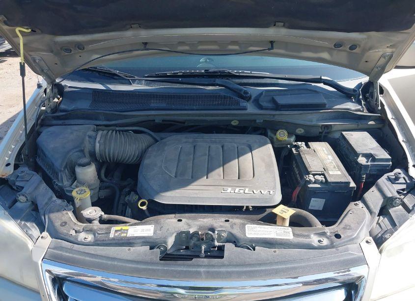 Photo 10 of 2014 Chrysler Town & COUNTRY TOURING (VIN 2C4RC1BG4ER183513)