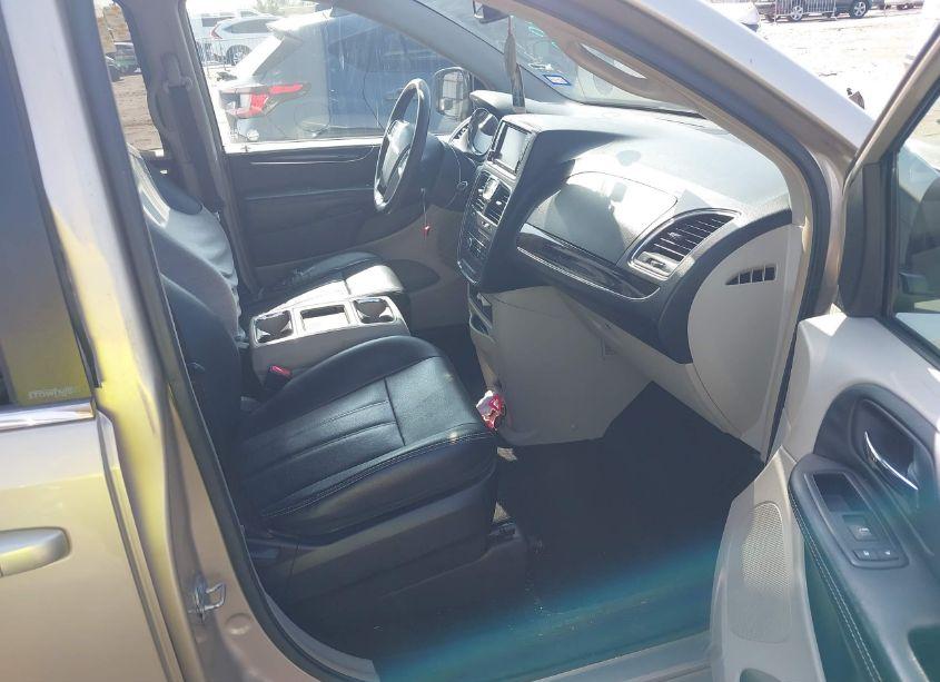 Photo 5 of 2014 Chrysler Town & COUNTRY TOURING (VIN 2C4RC1BG4ER183513)