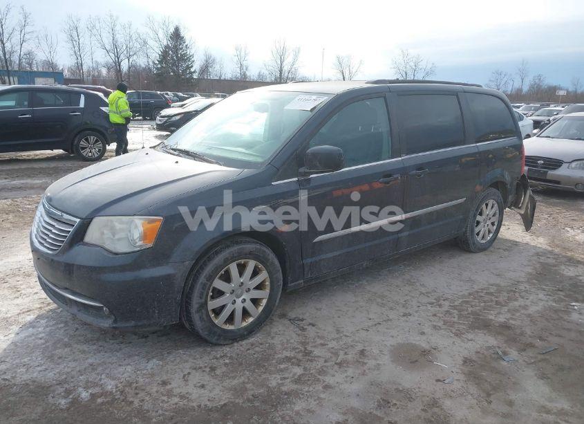 Photo 2 of 2014 Chrysler Town & COUNTRY TOURING (VIN 2C4RC1BG4ER198545)