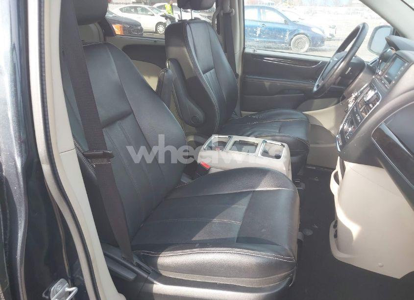 Photo 5 of 2014 Chrysler Town & COUNTRY TOURING (VIN 2C4RC1BG4ER198545)