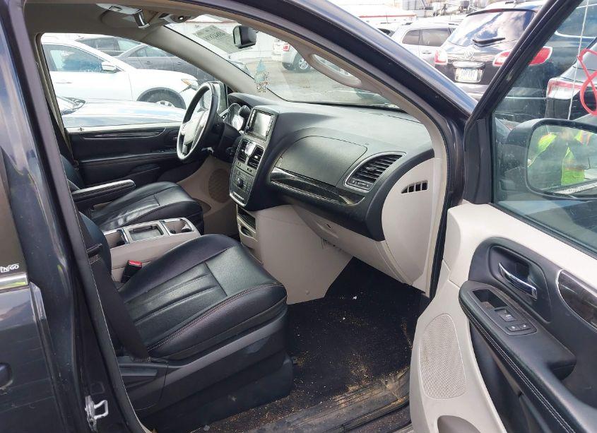 Photo 5 of 2014 Chrysler Town & COUNTRY TOURING (VIN 2C4RC1BG4ER220916)