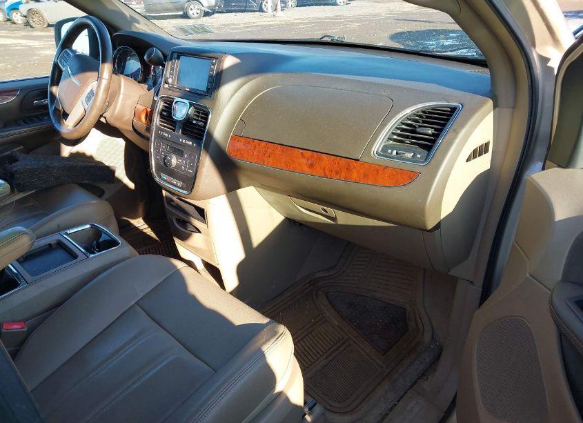 Photo 5 of 2014 Chrysler Town & COUNTRY TOURING (VIN 2C4RC1BG4ER232077)