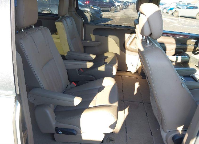 Photo 8 of 2014 Chrysler Town & COUNTRY TOURING (VIN 2C4RC1BG4ER232077)