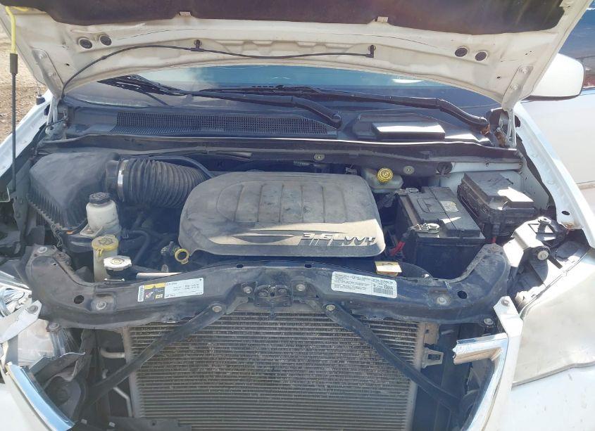 Photo 10 of 2014 Chrysler Town & COUNTRY TOURING (VIN 2C4RC1BG4ER233942)