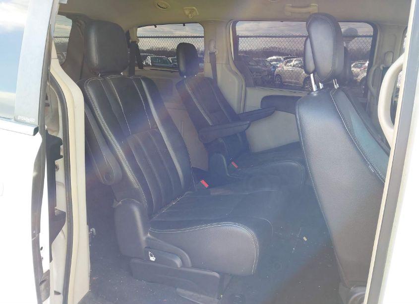 Photo 8 of 2014 Chrysler Town & COUNTRY TOURING (VIN 2C4RC1BG4ER233942)