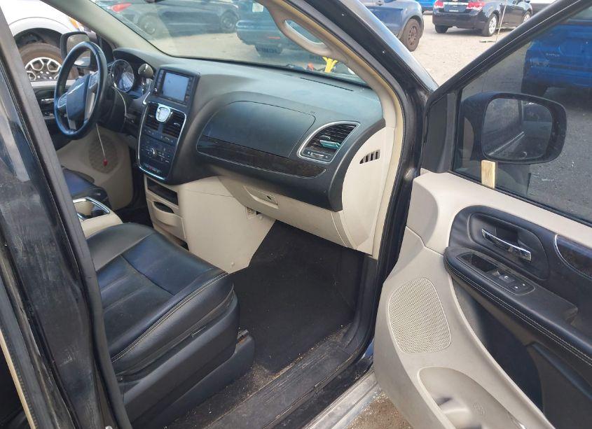 Photo 5 of 2014 Chrysler Town & COUNTRY TOURING (VIN 2C4RC1BG4ER242849)