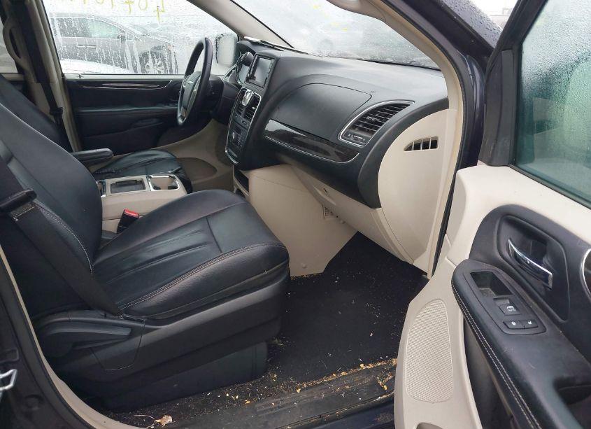 Photo 5 of 2014 Chrysler Town & COUNTRY TOURING (VIN 2C4RC1BG4ER271266)