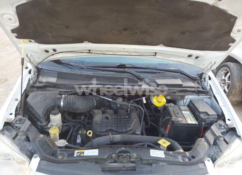 Photo 10 of 2014 Chrysler Town & COUNTRY TOURING (VIN 2C4RC1BG4ER292232)