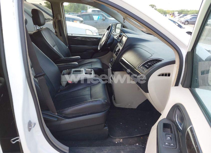 Photo 5 of 2014 Chrysler Town & COUNTRY TOURING (VIN 2C4RC1BG4ER292232)