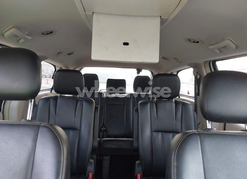 Photo 8 of 2014 Chrysler Town & COUNTRY TOURING (VIN 2C4RC1BG4ER292232)