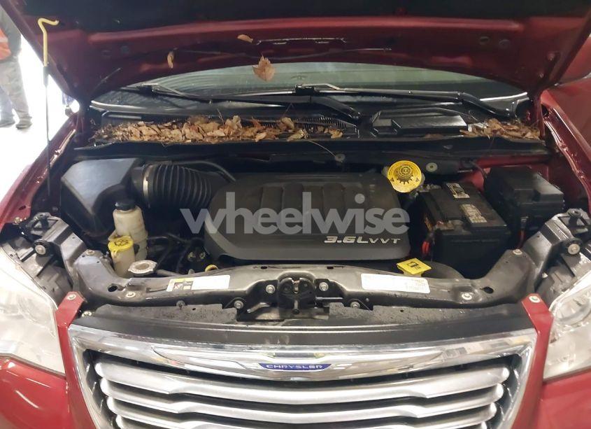 Photo 10 of 2014 Chrysler Town & COUNTRY TOURING (VIN 2C4RC1BG4ER300541)