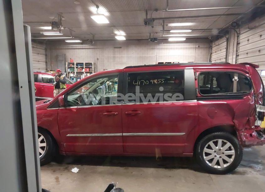 Photo 13 of 2014 Chrysler Town & COUNTRY TOURING (VIN 2C4RC1BG4ER300541)