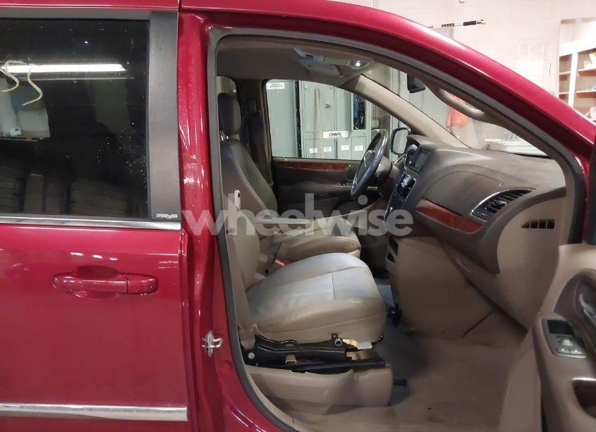 Photo 5 of 2014 Chrysler Town & COUNTRY TOURING (VIN 2C4RC1BG4ER300541)