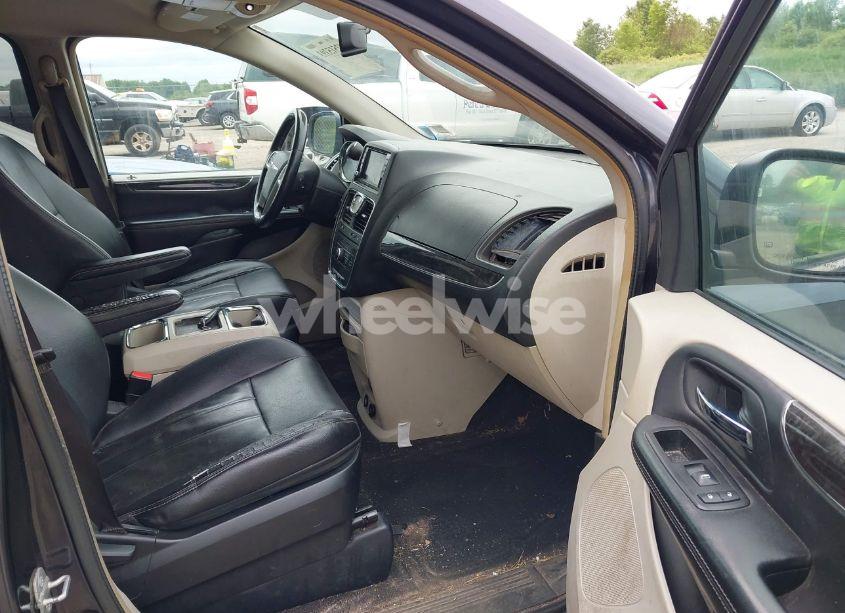 Photo 5 of 2014 Chrysler Town & COUNTRY TOURING (VIN 2C4RC1BG4ER303522)