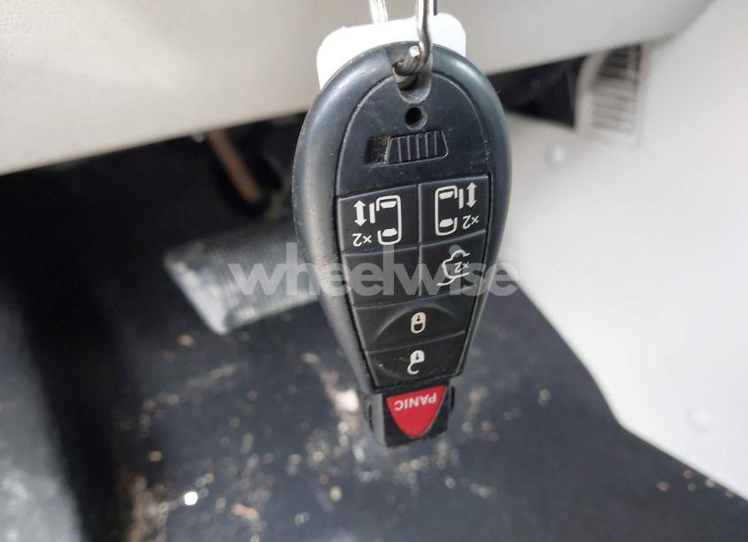 Photo 11 of 2014 Chrysler Town & COUNTRY TOURING (VIN 2C4RC1BG4ER330039)