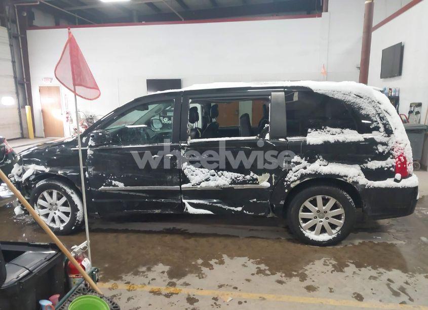 Photo 15 of 2014 Chrysler Town & COUNTRY TOURING (VIN 2C4RC1BG4ER330039)