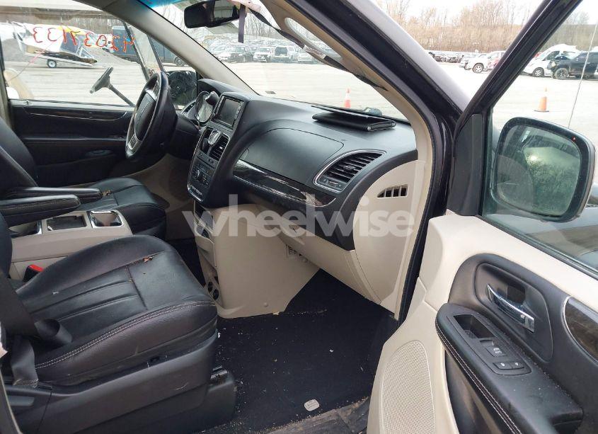 Photo 5 of 2014 Chrysler Town & COUNTRY TOURING (VIN 2C4RC1BG4ER330039)