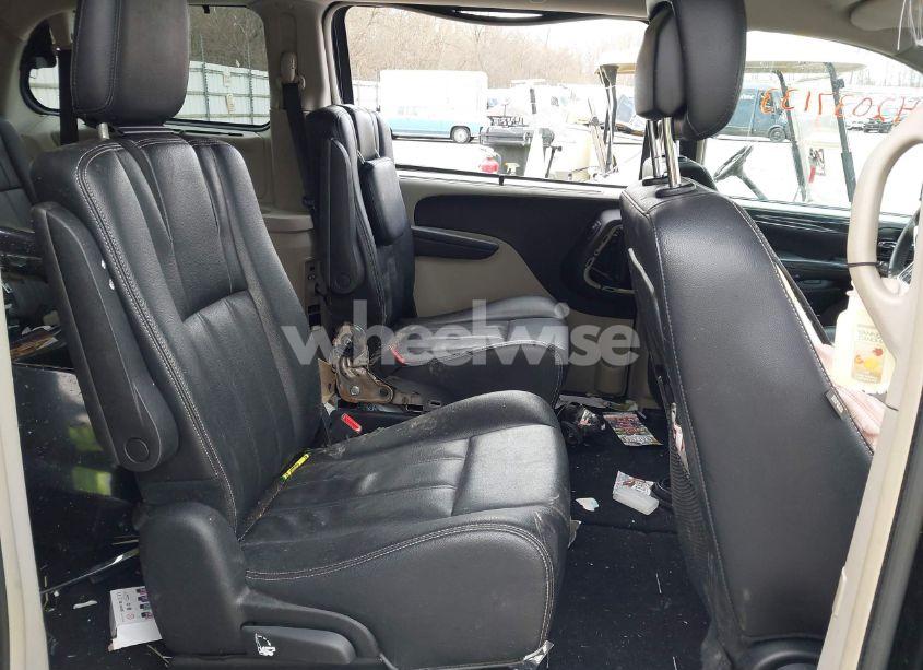 Photo 8 of 2014 Chrysler Town & COUNTRY TOURING (VIN 2C4RC1BG4ER330039)