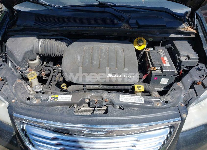 Photo 10 of 2014 Chrysler Town & COUNTRY TOURING (VIN 2C4RC1BG4ER343096)